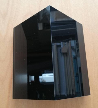 Zuschnitt einseitig Hochglanz schwarz 18mm